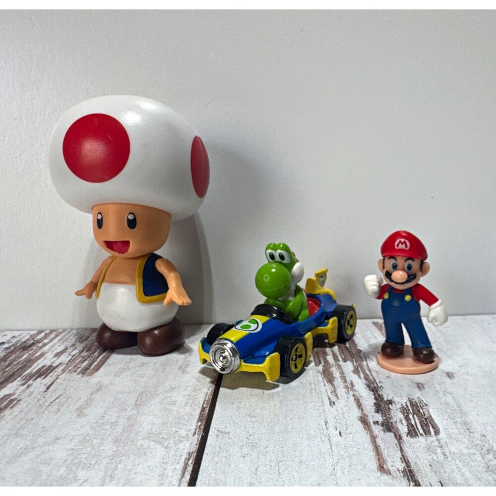 Nintendo Super Mario Bros Set Mario Toad Yoshi Figures w/ Hot Wheels Kart 2018